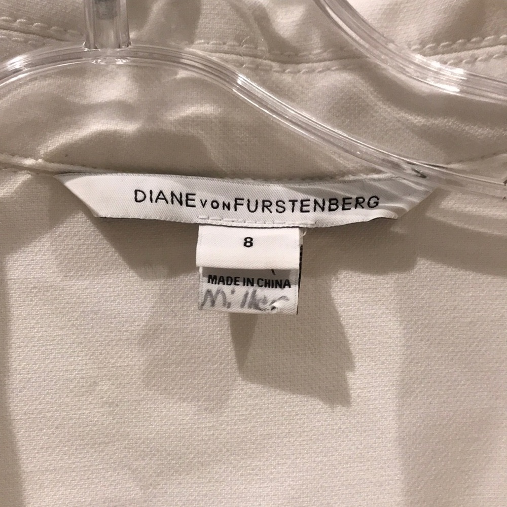White, long sleeve,  short dress, patch pockets - Picture 5 of 5